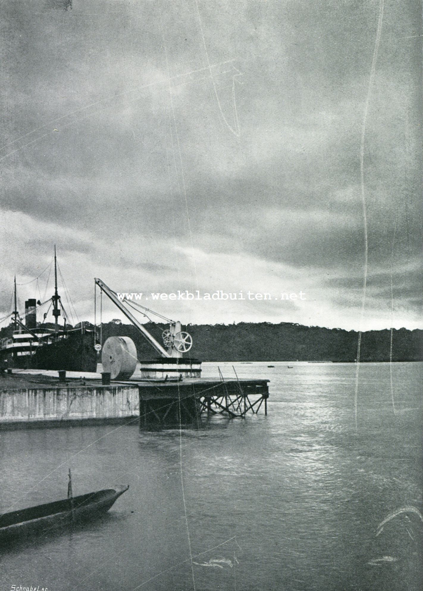 AVOND IN DE HAVEN TE TJILATJA