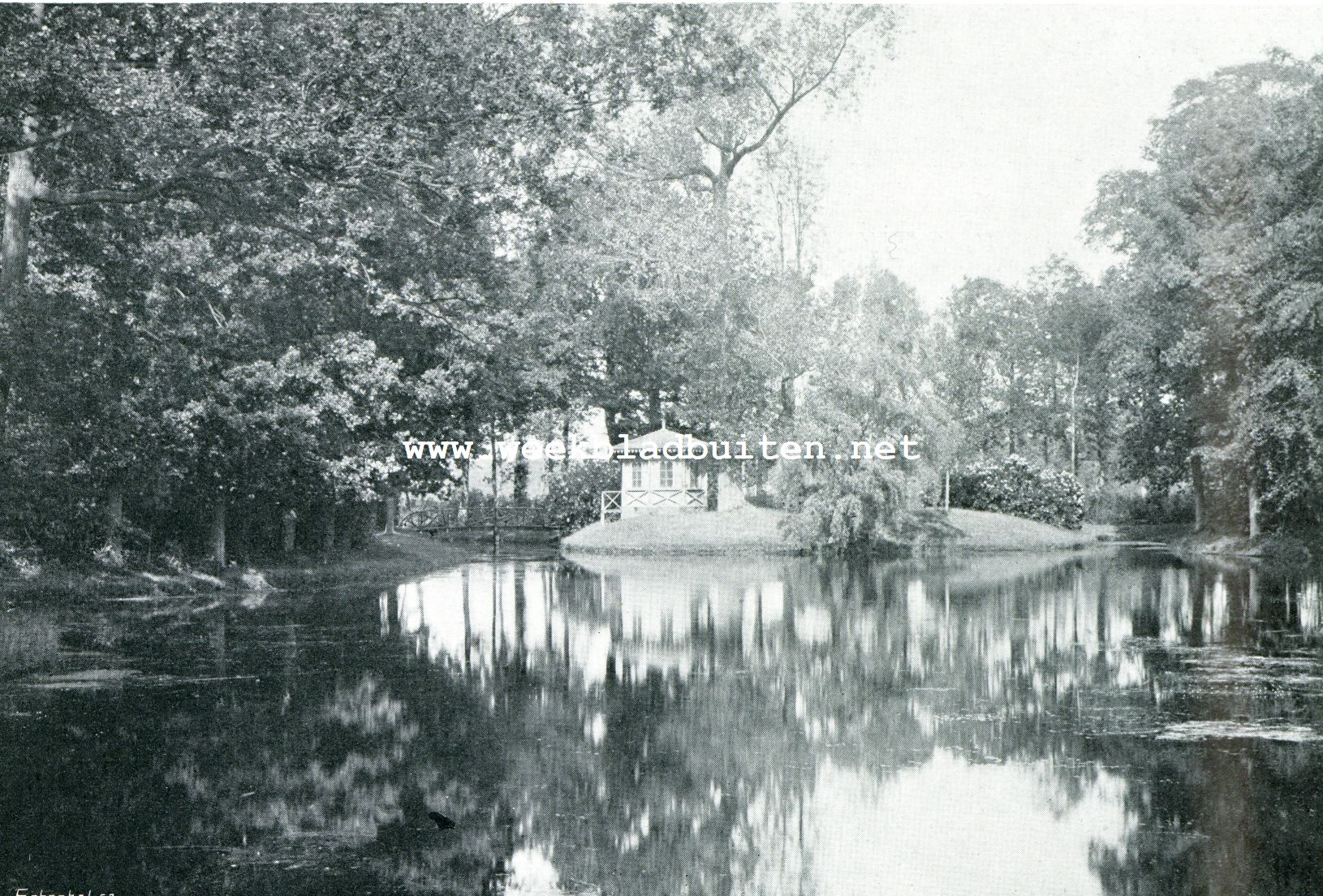 HUIS TEN BOSCH. GEZICHT OP DEN GROOTEN VIJVER