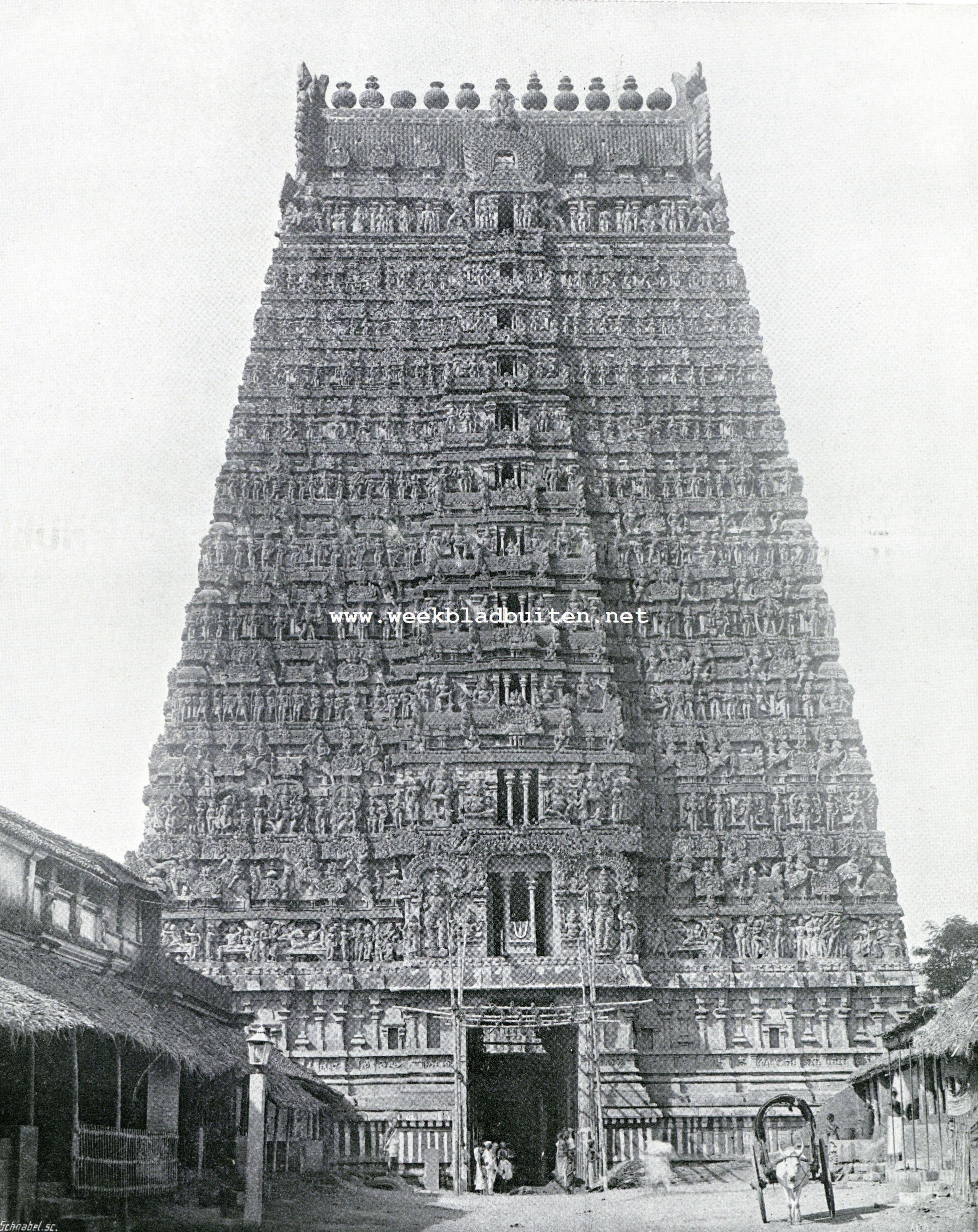 De Hoogste toren (Gopura) van den Grooten Tempel te Madura in Engelsch-Indi (hoogte ongeveer 152 voet)