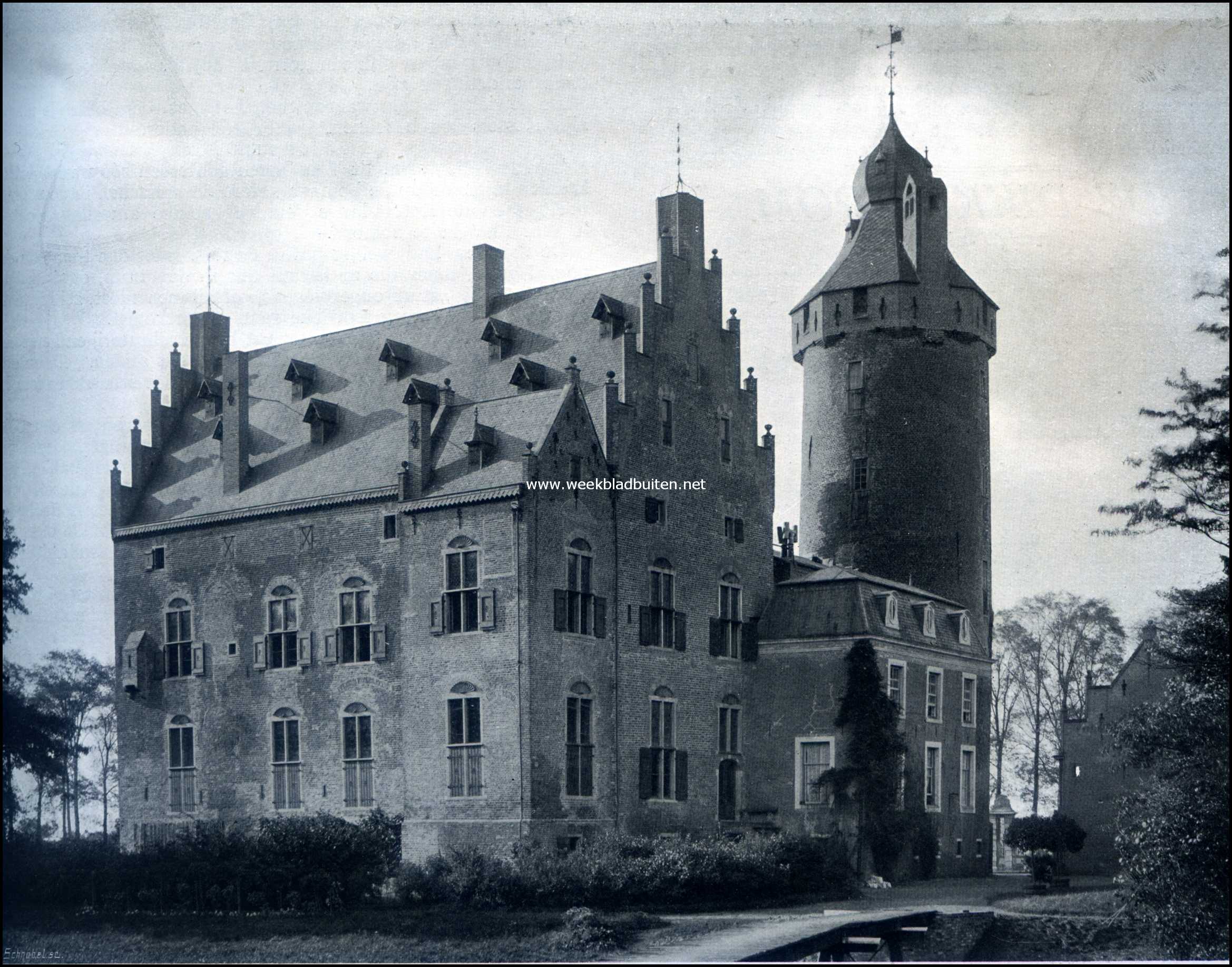 Het Kasteel Rechteren. Linker zij- en achtergevel