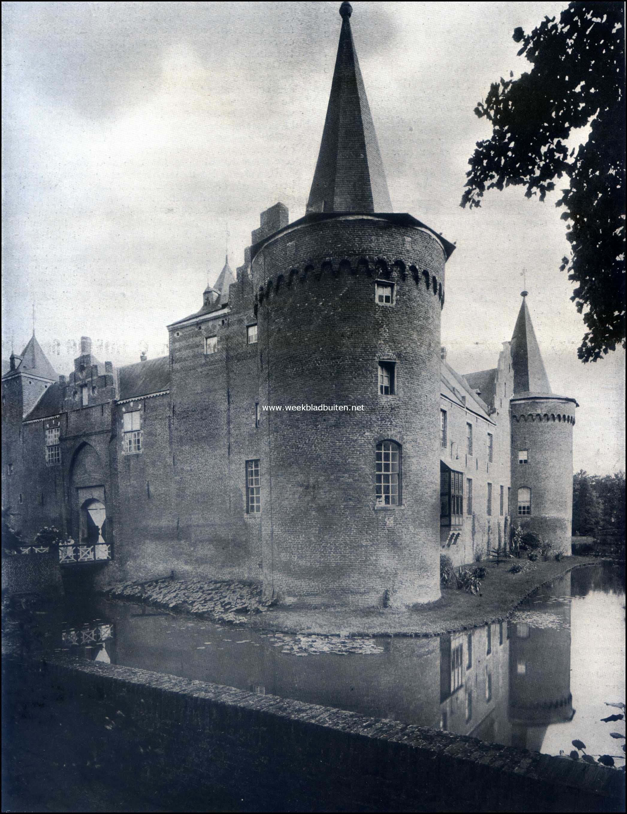 Het Kasteel Helmond. Voorgevel en rechtervleugel