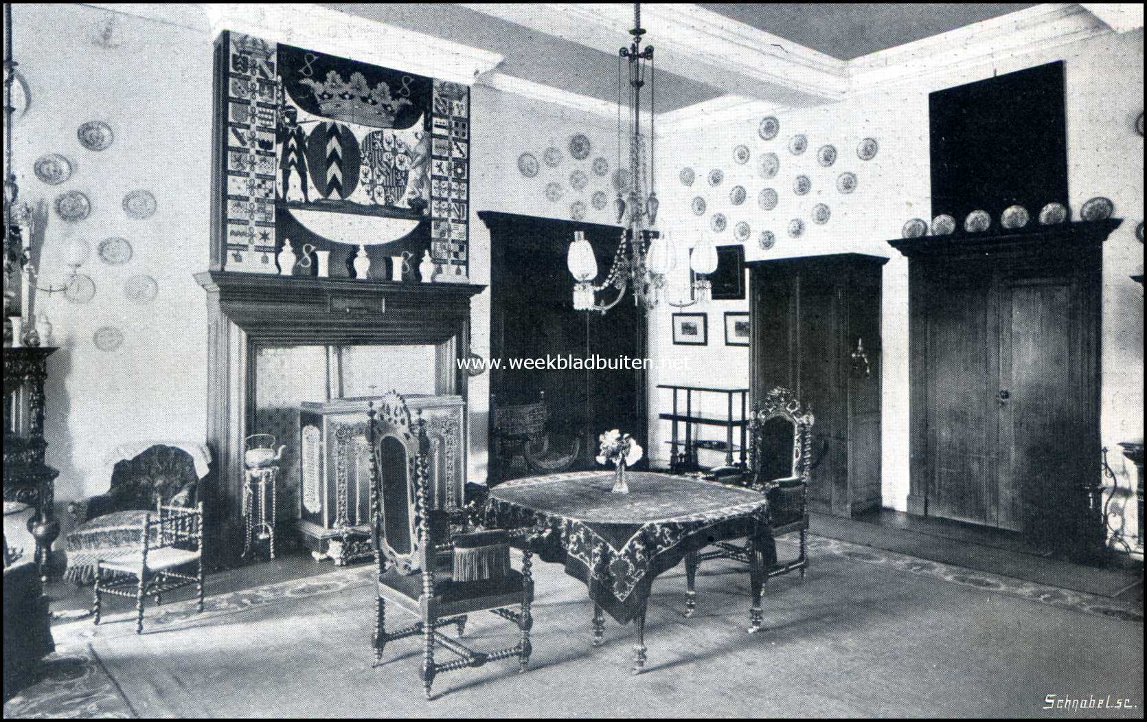 Het Kasteel Helmond. Een der zalen. Boven de schouw de stamboomen en het gecombineerde wapen der Cortenbachs en Arbergs