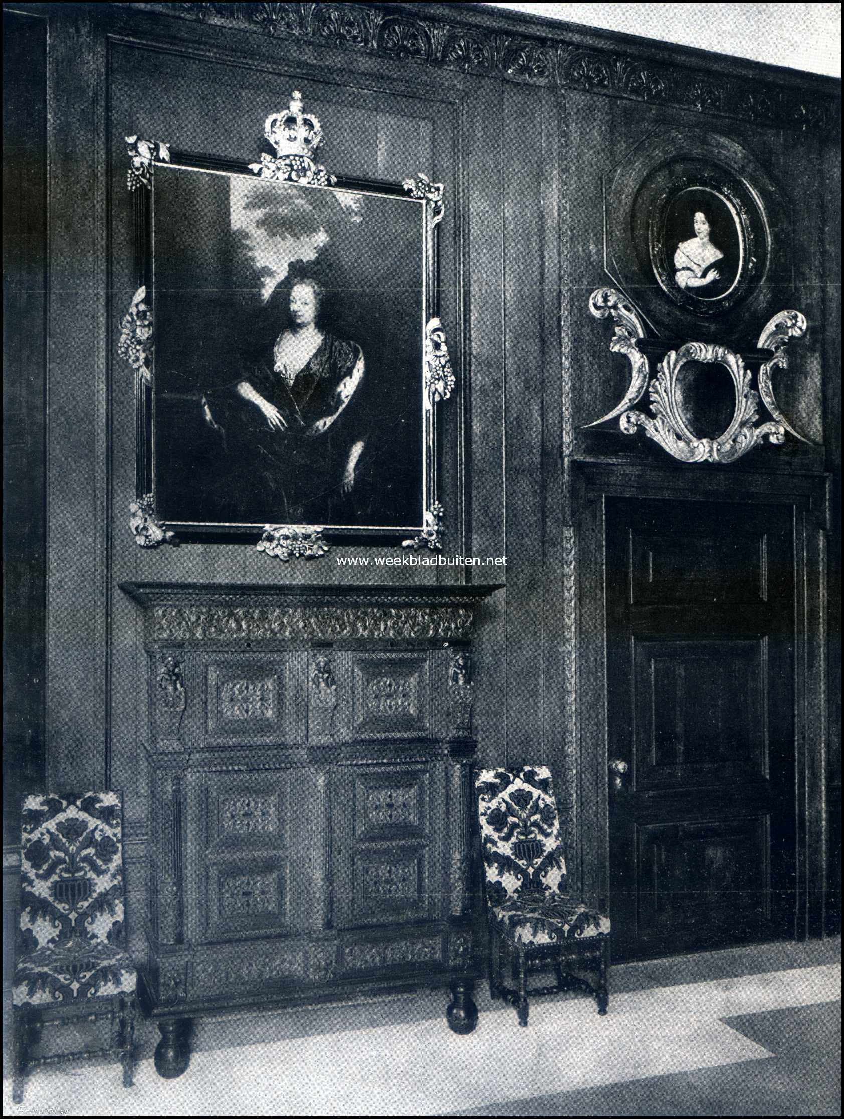 Het Kasteel Middachten en zijne bewoners. Middachten: Voorhuis of Vestibule. Portret van Koningin Charlotte Am�lie van Denemarken, Prinses van Hessen-Cassel, gemalin vanKoning Christiaan V.