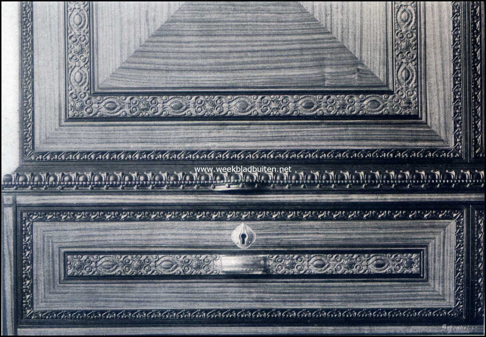 Het huldeblijk der Noord-Branbantsche dames aan H.M. de Koningin. Detail overgang onder- en bovenkast