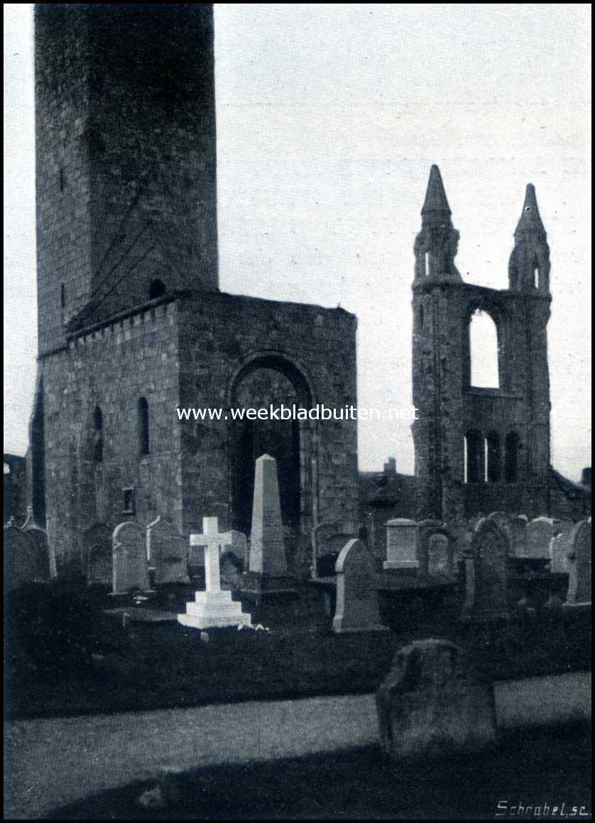De ru�nen van de oude kathedraal van St. Andrews (O.K. van Schotland). Uit den afstand der beide brokstukken die toch beide tot hetzelfde gebouw behoord hebben, kan men opmaken dat het zeer groote afmetingen moet gehad hebben