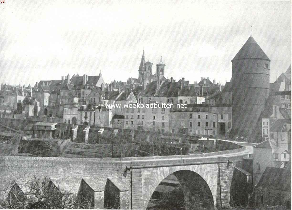 Semur. Gezicht op de stad