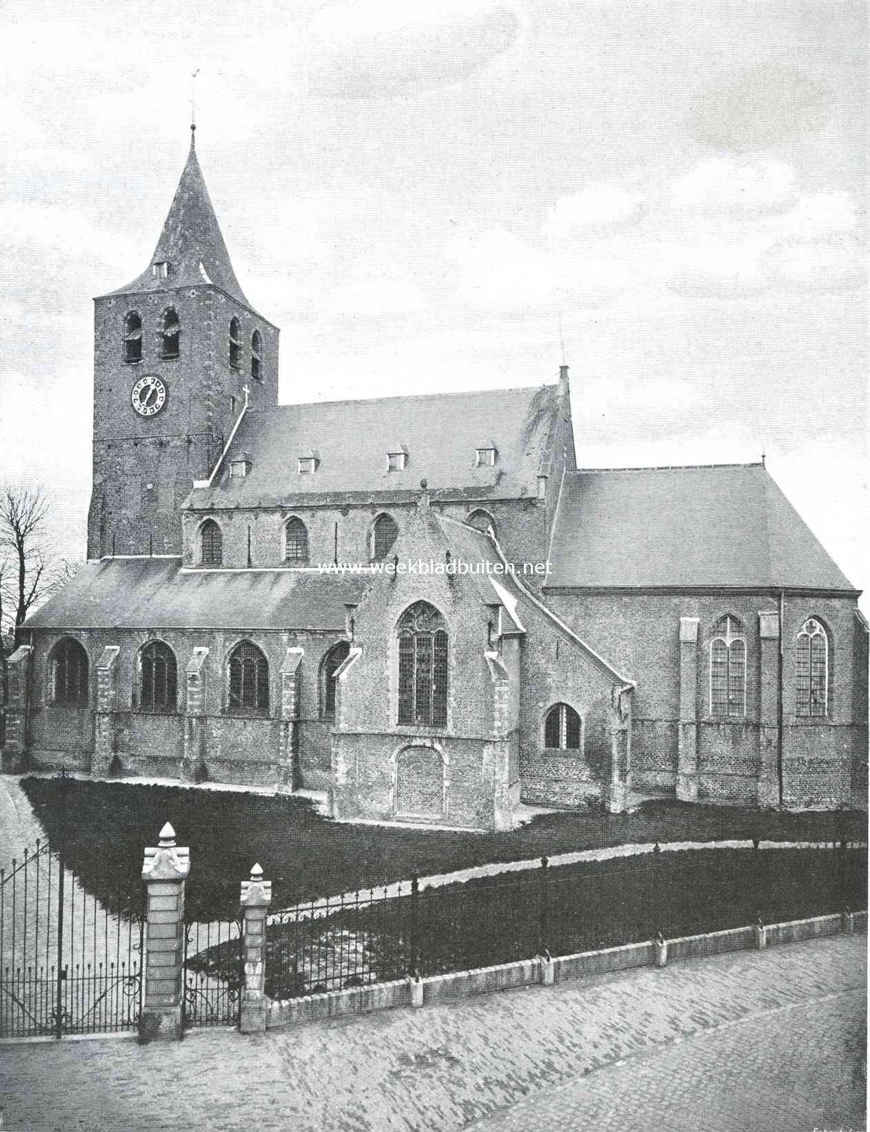 De St. Quirinuskerk te Halsteren (N.-B.). Het Bureau ter bewaring van Monumenten van Geschiedenis en Kunst heeft plannen in bewerking dit kerkgebouw met Rijkssubsidie te restaureeren en alzoo dit 14e-eeuwsche monument aan de hand des sloopers te onttrekken