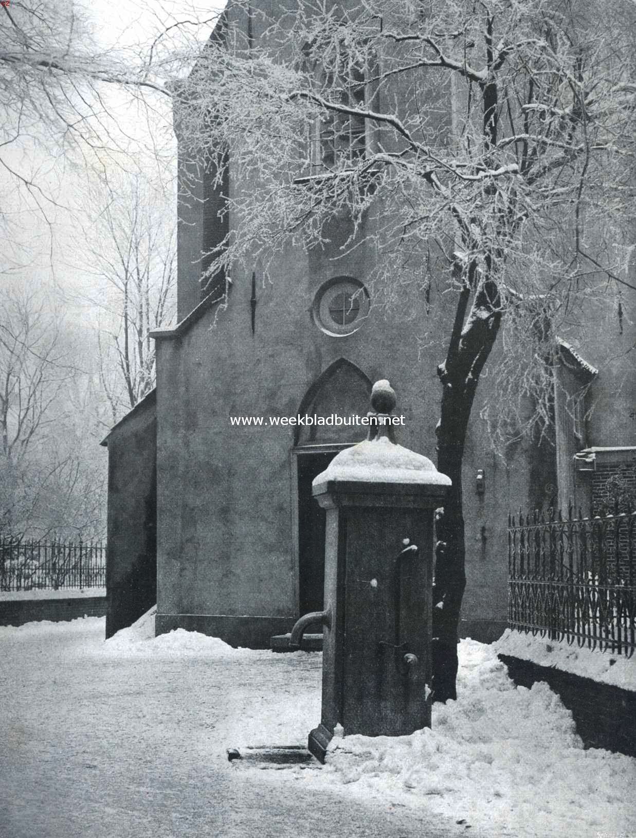 De Walenkerk in den Bagijnenhof te Amsterdam, als het gesneeuwd heeft
