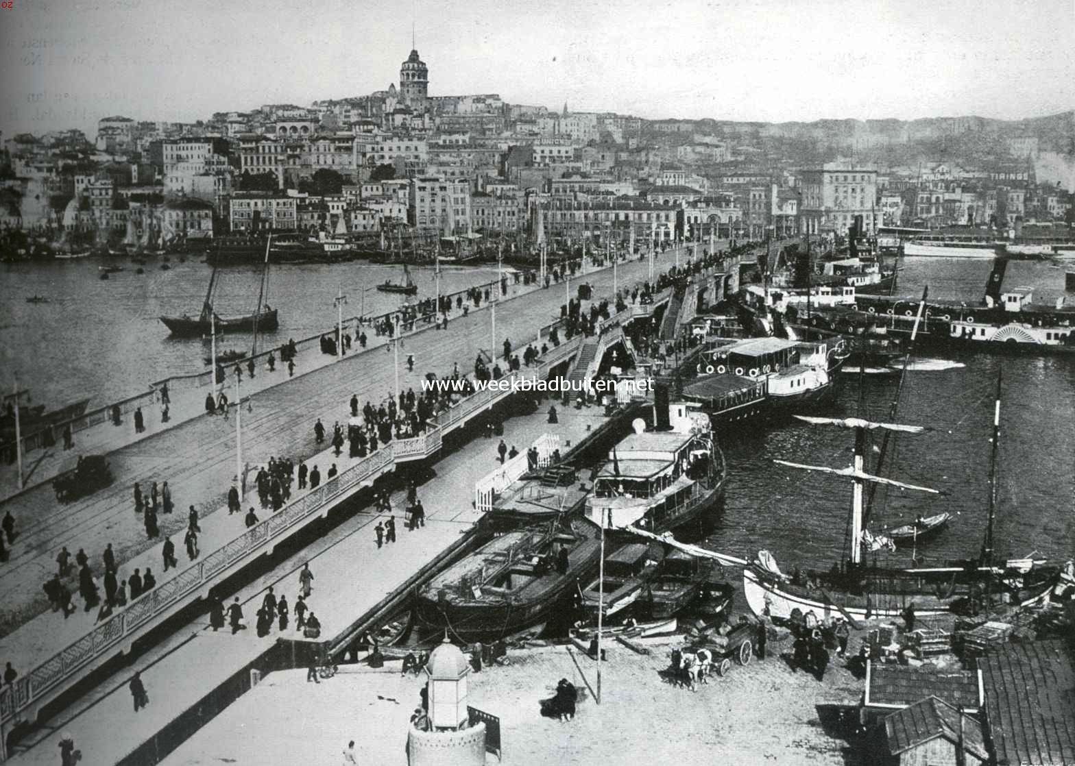 De poging tot forceering van de Dardanellen. Gezicht op Konstantinopel en de groote brug tusschen Galata en Pera