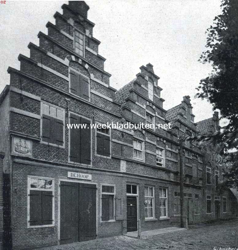 Medemblik de oudste. Oude pakhuizen aan de thans ingepolderde Eilands- of Pekelharingshaven