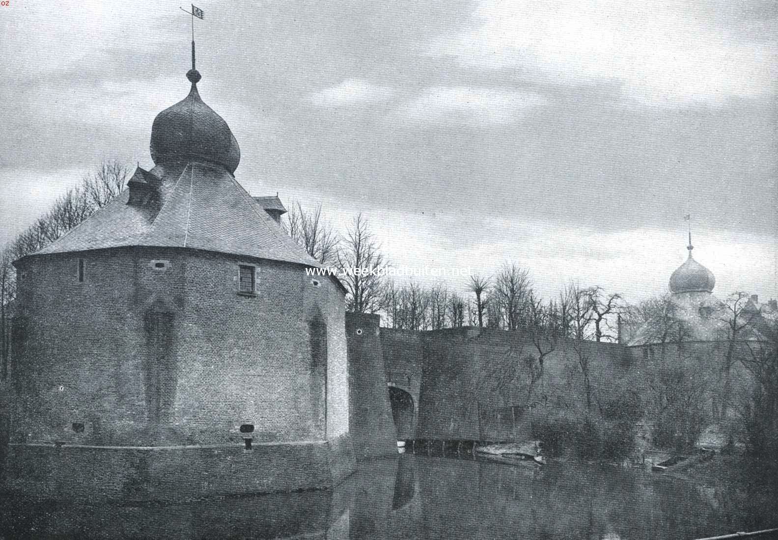 Het Kasteel te Breda. Wat er over is van het Tweede Kasteel te Breda. De Duiventoren (links) en de Granaattoren (rechts), uit den aanvang der XVIe eeuw