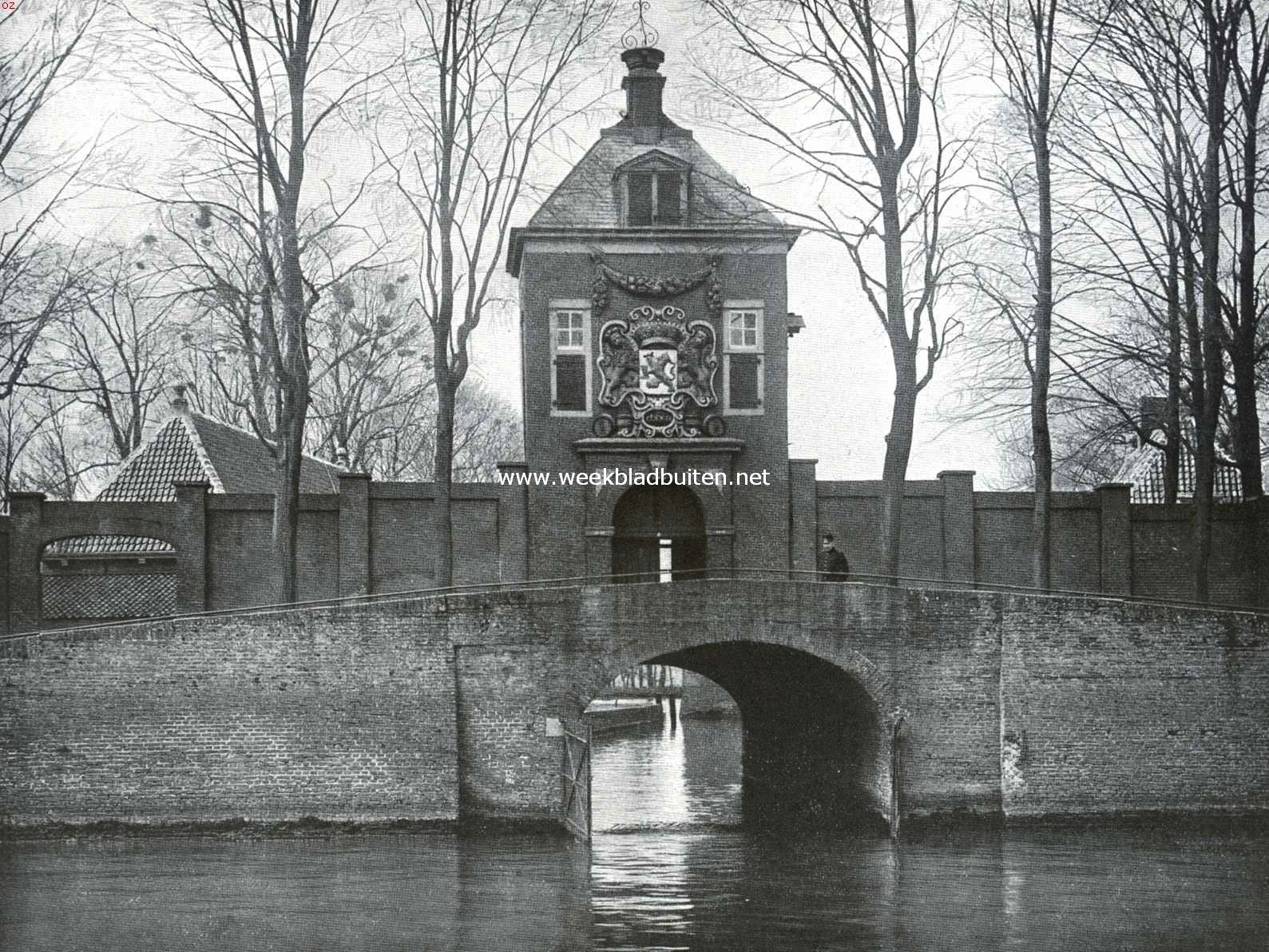 's Lands Kruithuis buiten Delft. Kruitmagazijn (Poortgebouw), van den overkant der Schie gezien