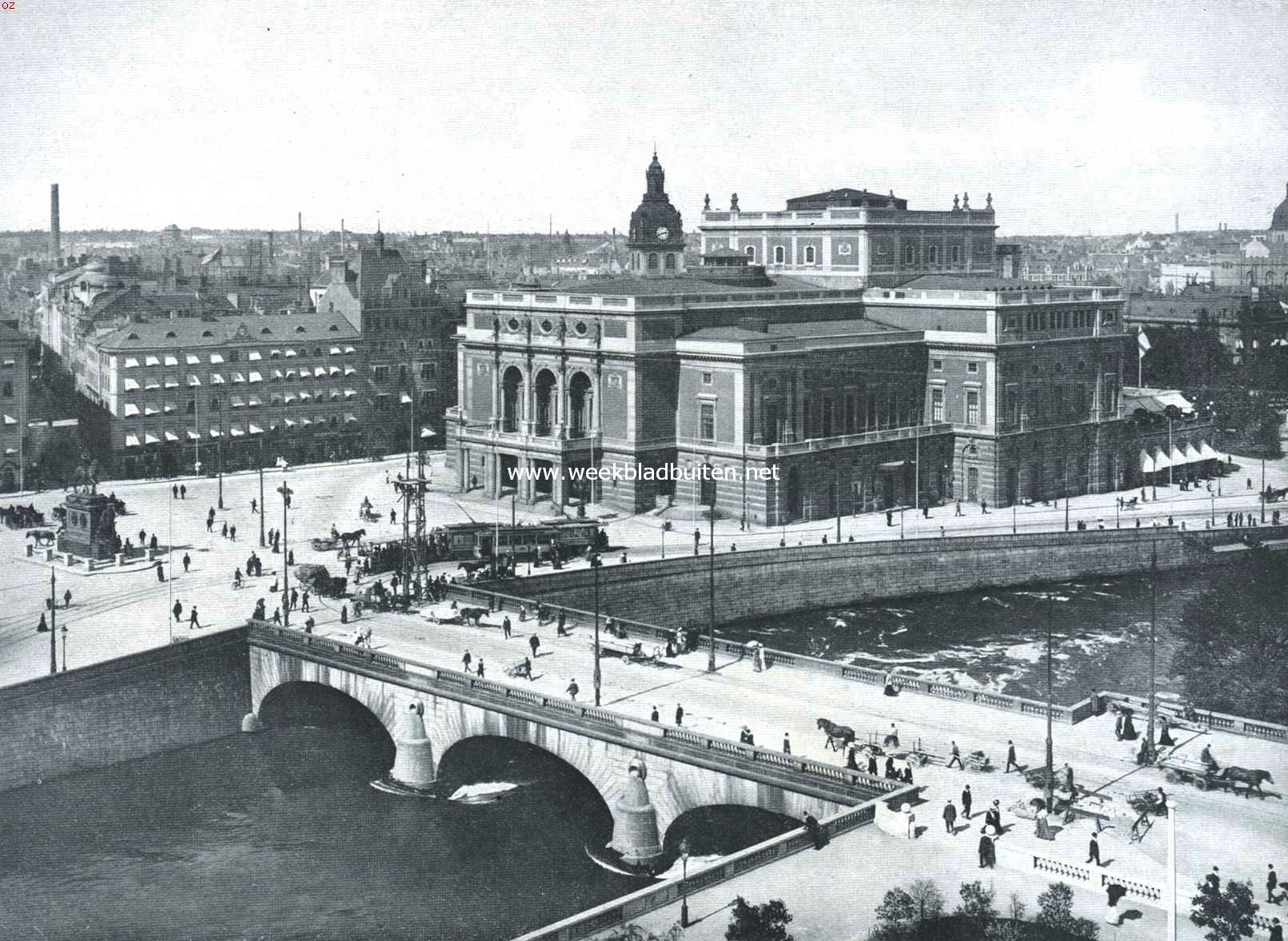 Kijkjes in Zwedens's hoofdstad. De Norrbro met den koninklijken schouwburg te Stockholm