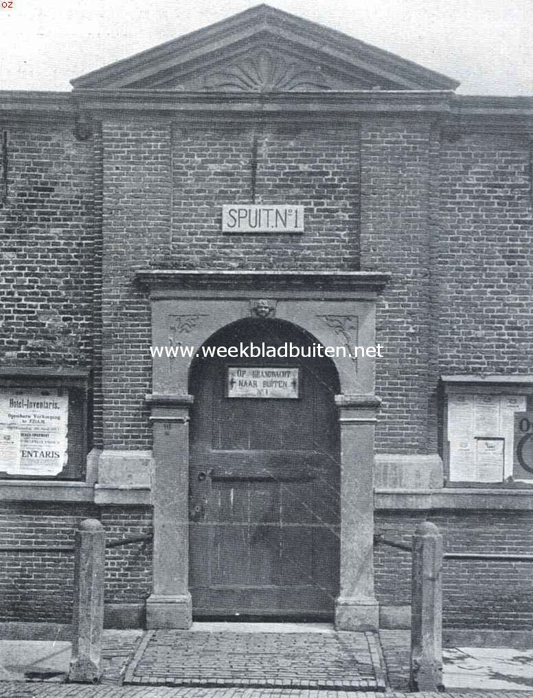 Monnikendam. Wat er over is ban het voormalige Stadhuis naast den Speeltoren