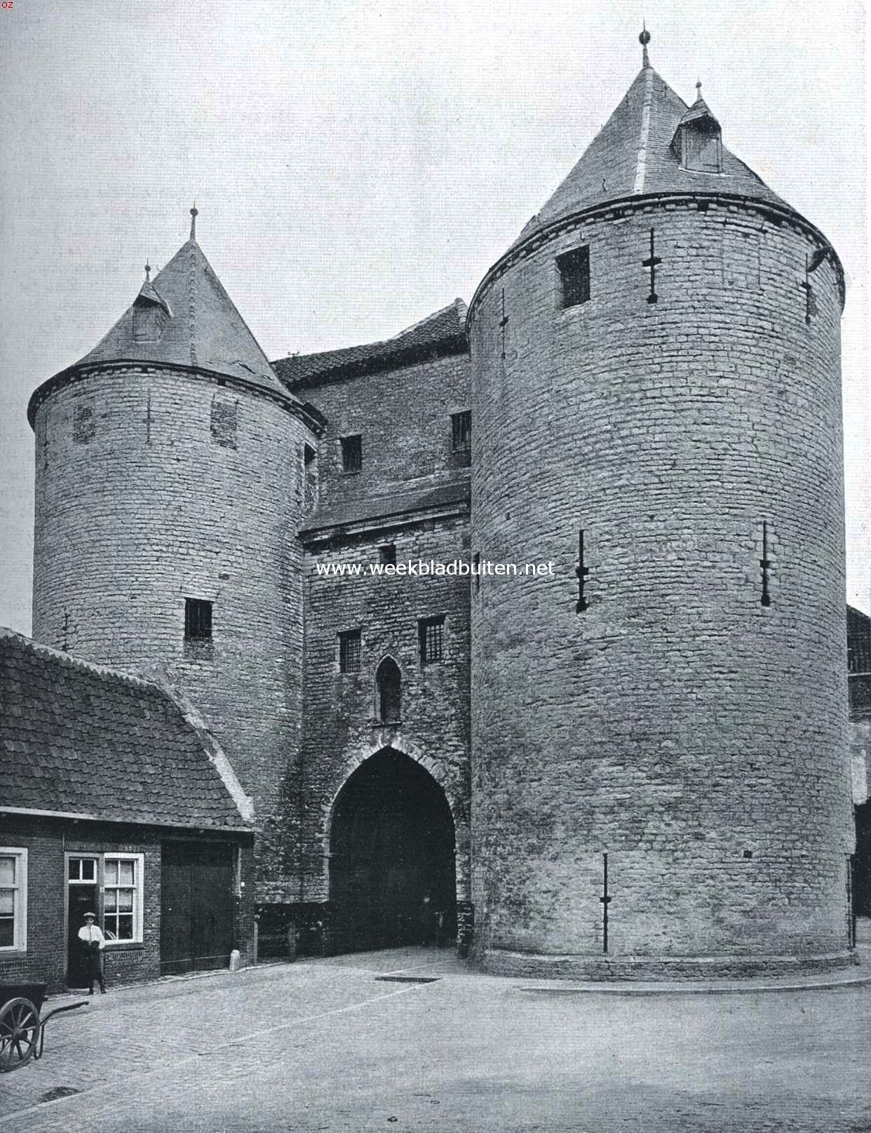 De west (haven-)zijde van de Gevangenpoort te Bergen op Zoom