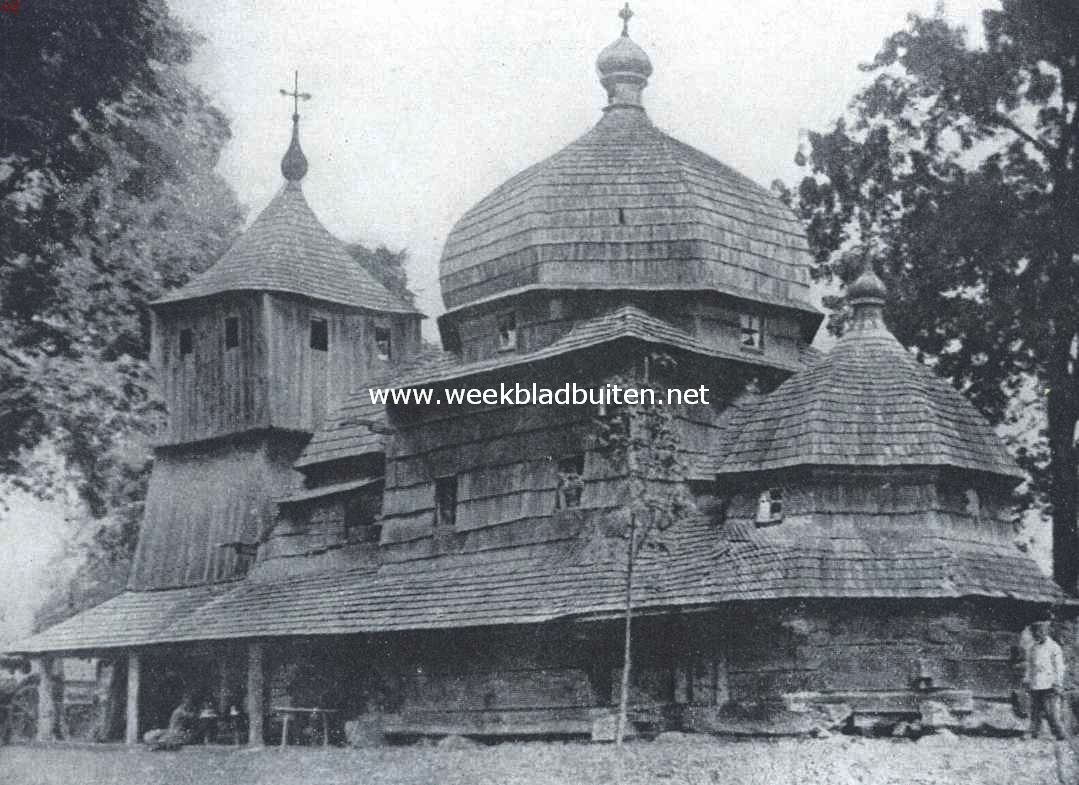 Houten dorpskerk in het Oekrajinische district Loehlia