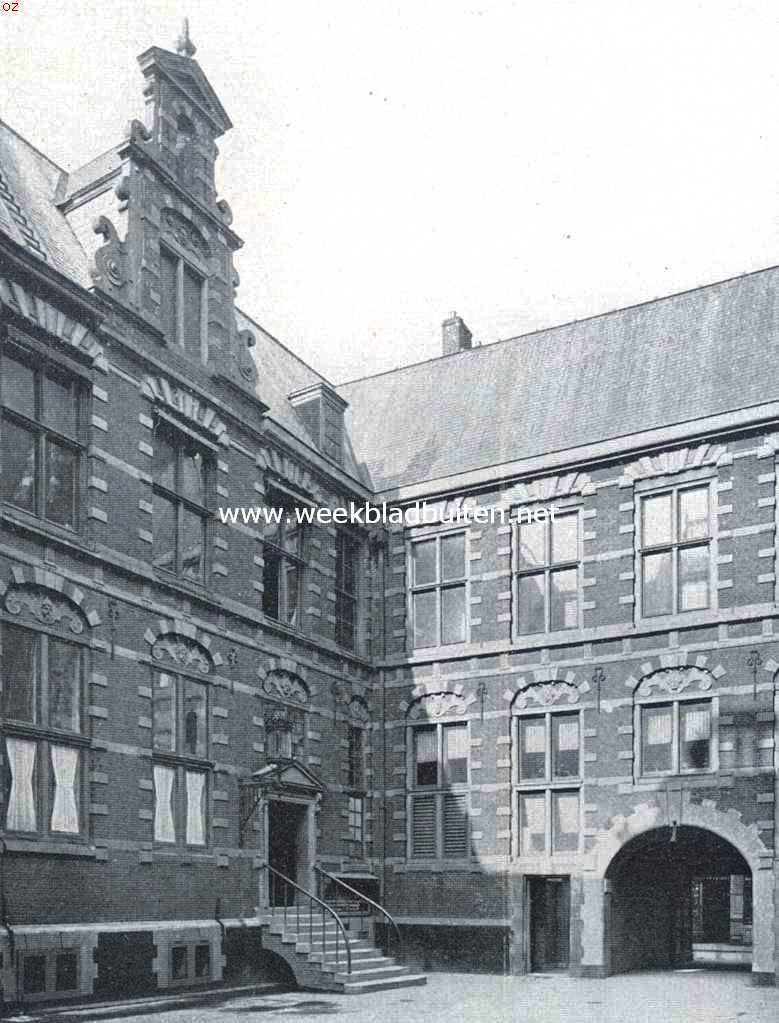 De gebouwen der O.-I. Compagnie. Hoek van de binnenplaats en het poortje naar de Hoogstraat met de omstreeks 1658 voltooide vleugels van het Oost-Indische Huis te Amsterdam