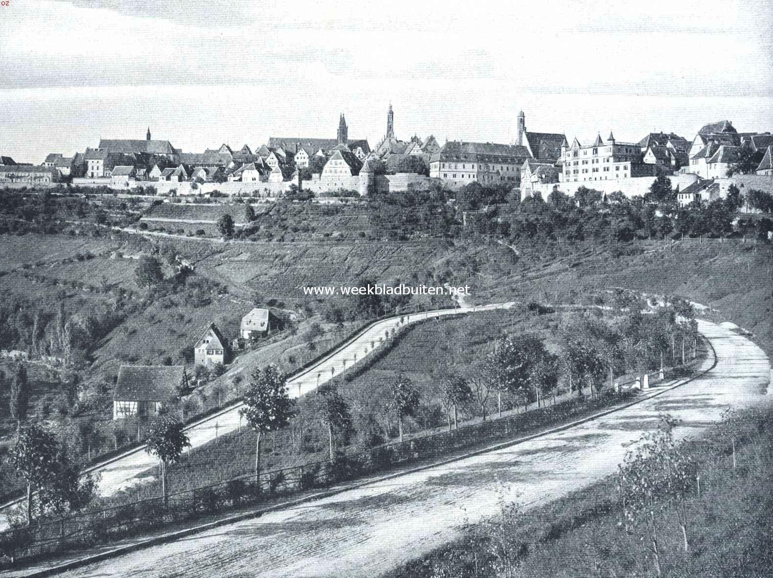 Rothenburg ob der Tauber. Gezicht van de Cobolzellerpoort op de stad