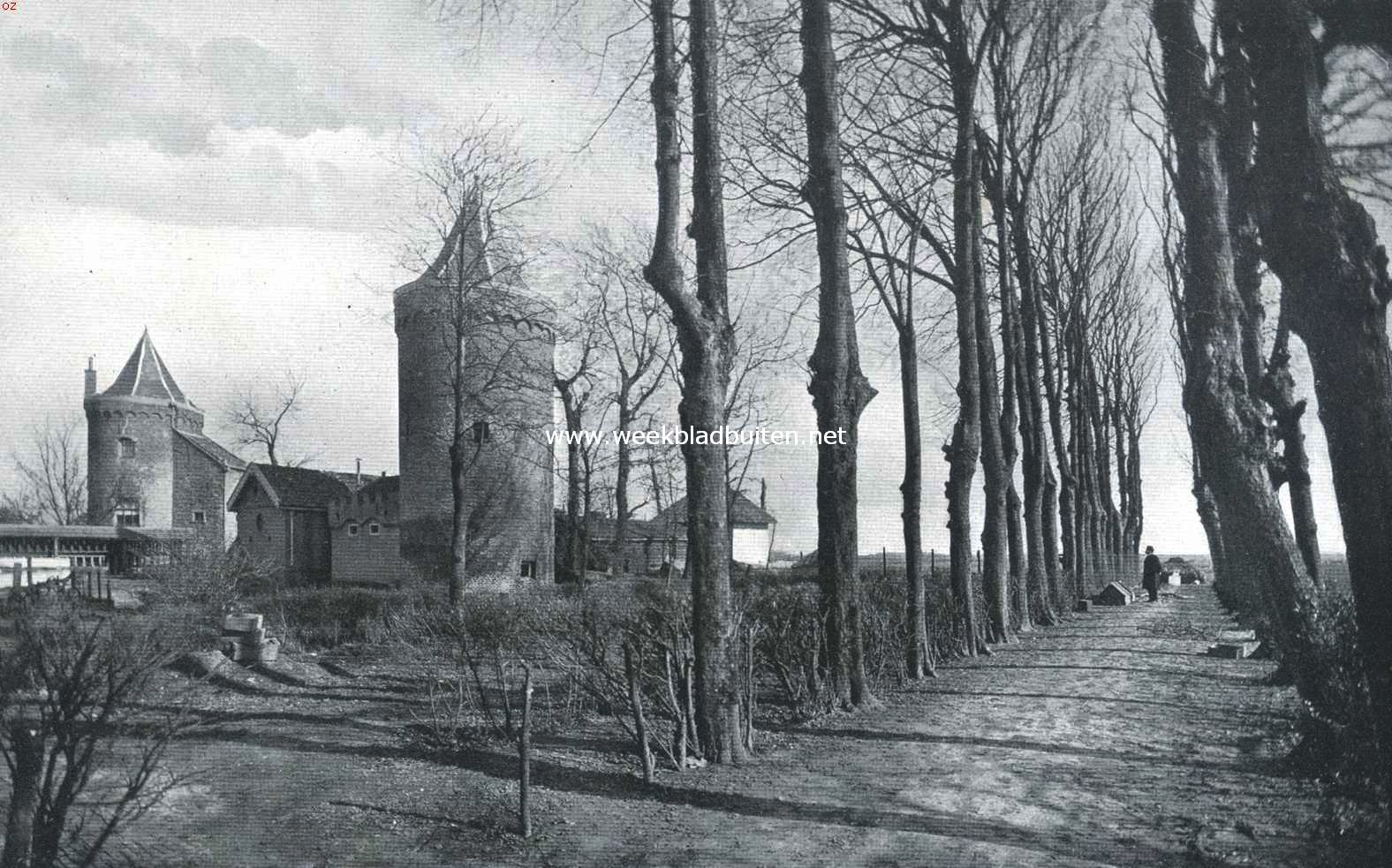 Het voormalige slot te Schagen. Wat van het slot overgebleven is, de twee voortorens, gezien van het Westen. De voorste toren bevat de cachotten