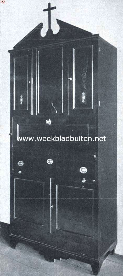 Het Museum Amstelkring. Een der merkwaardigheden van de verzameling, een scheepsaltaar, dat teevens als schrijftafel en kast dienst kan doen