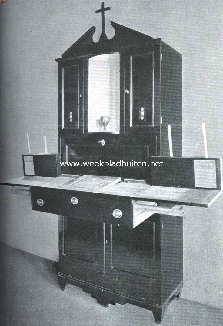 Het Museum Amstelkring. Het scheepsaltaar geopend