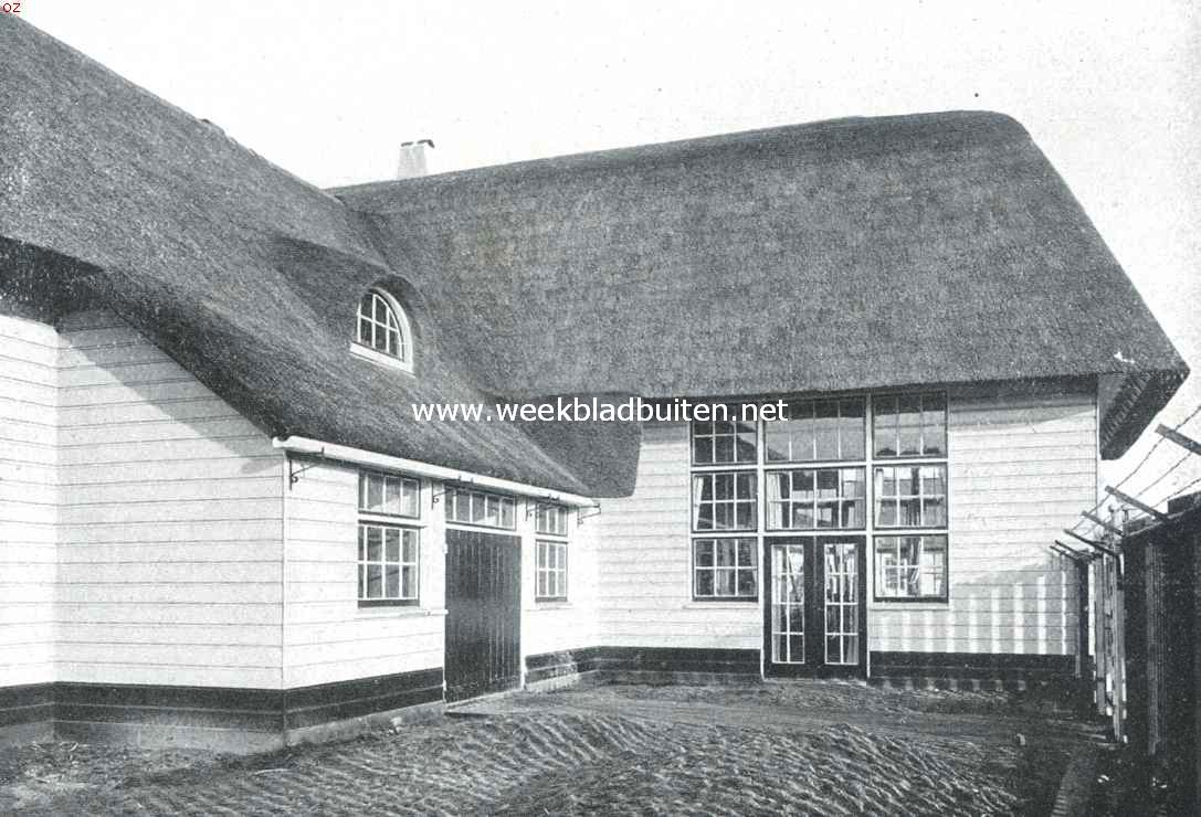 Rieten daken. D�tail hulpschool aan de Zeeburgerdijk te Amsterdam. Architecten Hulswit en Kok