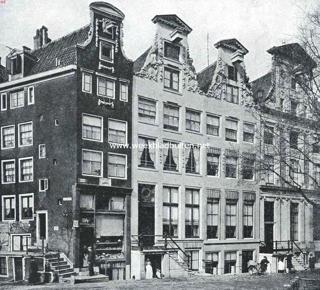 Huizen aan de Heerengracht bij de Leidschegracht te Amsterdam. De gevel van het hoekhuis, dat door de vereeniging 