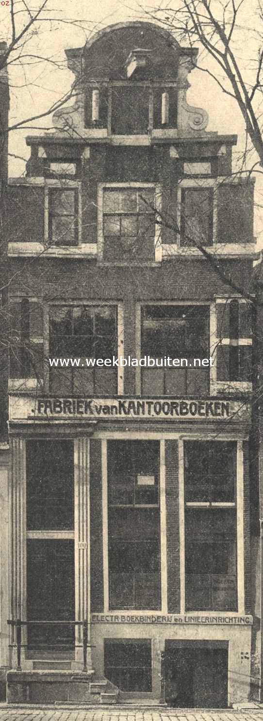 Het huis O.Z. Voorburgwal 100 te Amsterdam, aangekocht door de Vereen. 