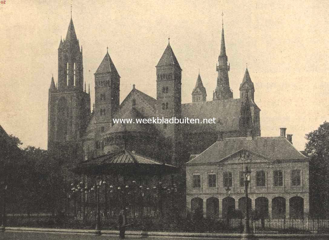 Gezicht van het Vrijthof op de torens van St. Jans- en St. Servaaskerk te Maastricht
