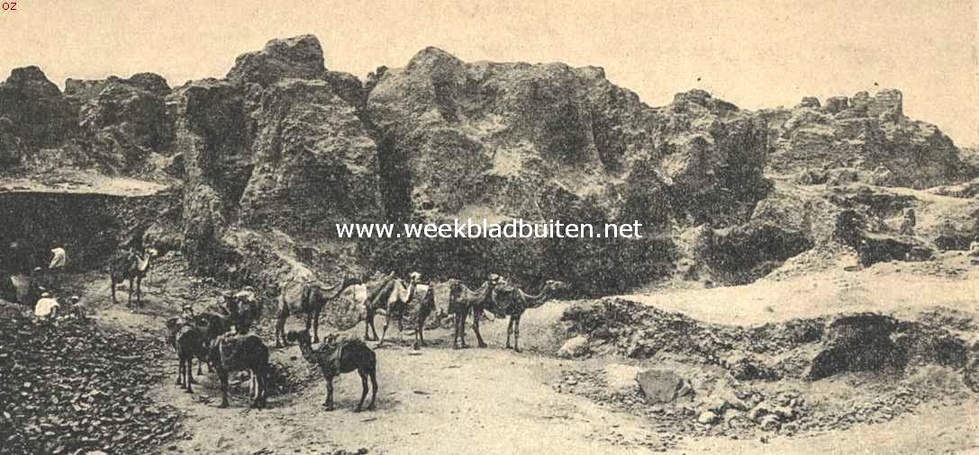 De Nijlreis. Rotswoningen van den Bisjarin-stam in Opper-Egypte