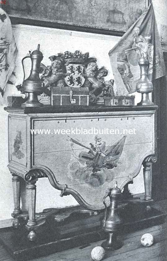 Schoonhoven. Laat 17de eeuwsche archief-kist, afkomstig uit den Schuttersdoelen, staande in de hal van het Stadhuis
