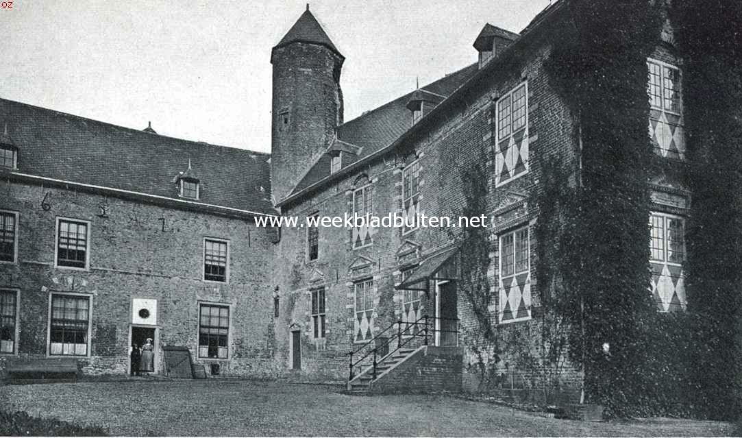 Het kasteel Waardenburg. De 17de eeuwsche gebouwen aan den tot voorhof geworden binnenhof
