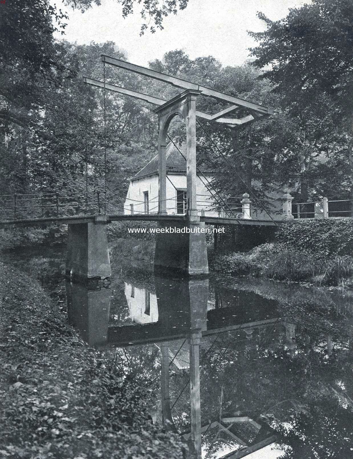 Bij het voorplein van het Huis Neerijnen