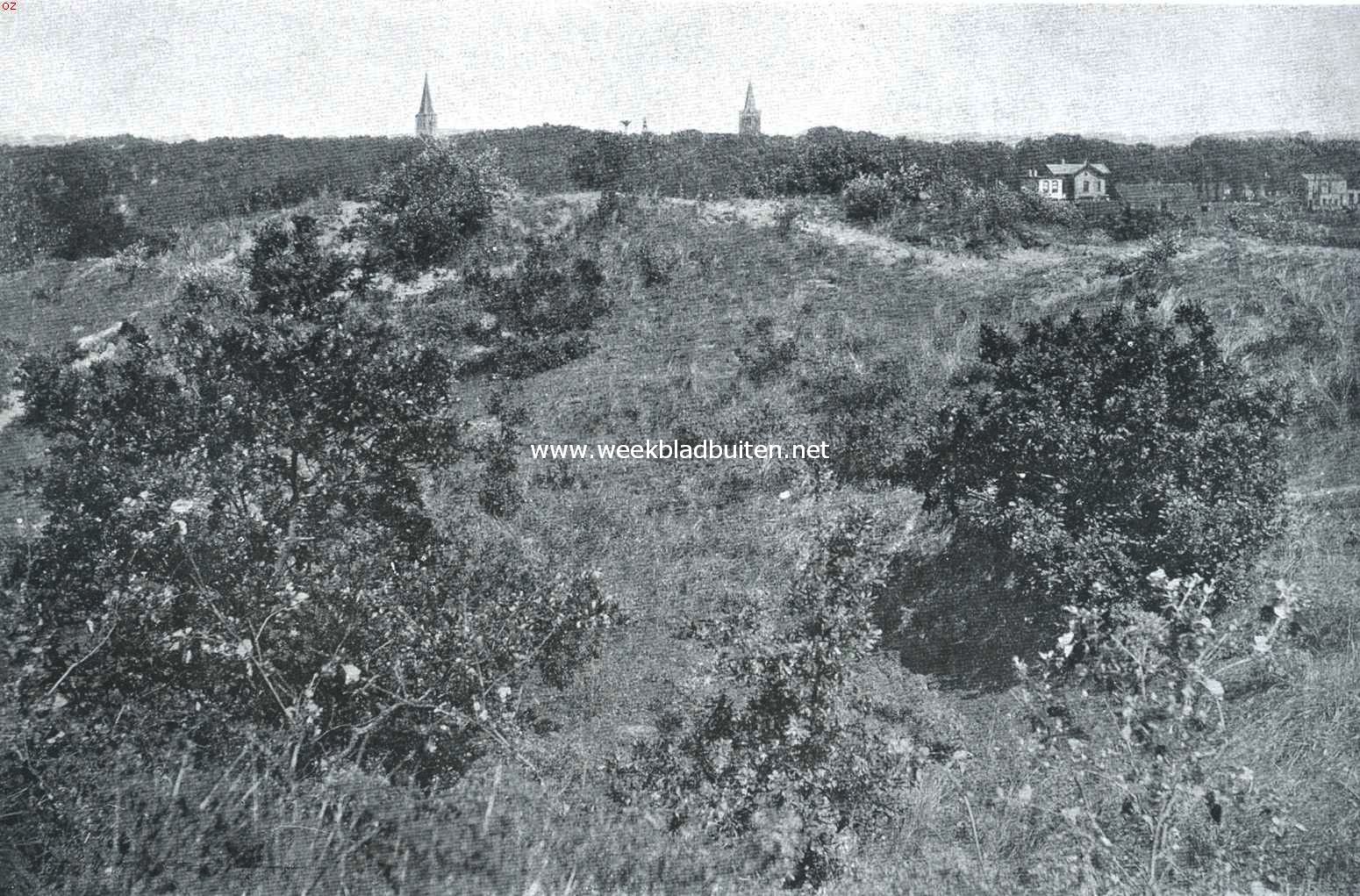 Castricum. Gezicht van de duinen op de kerktorens van Castricum. Rechts het station