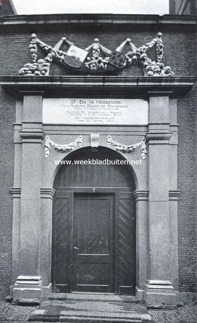 Leidsche Hofjes. De poort van het hofje van Hogeveen aan de Doelenstraat