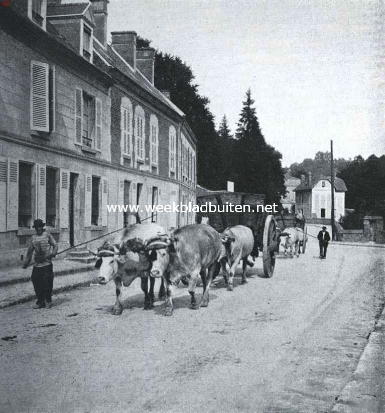 Het kasteel van Pierrefonds. In het dorp Pierrefonds