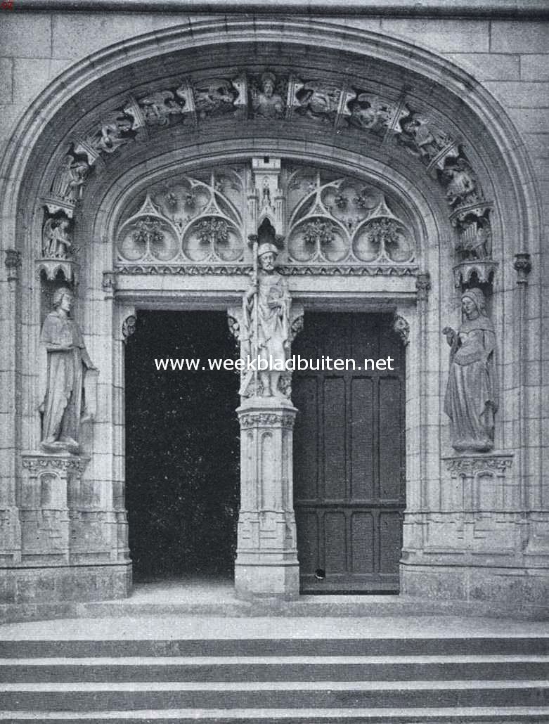 Het kasteel van Pierrefonds. Ingang van de slotkapel