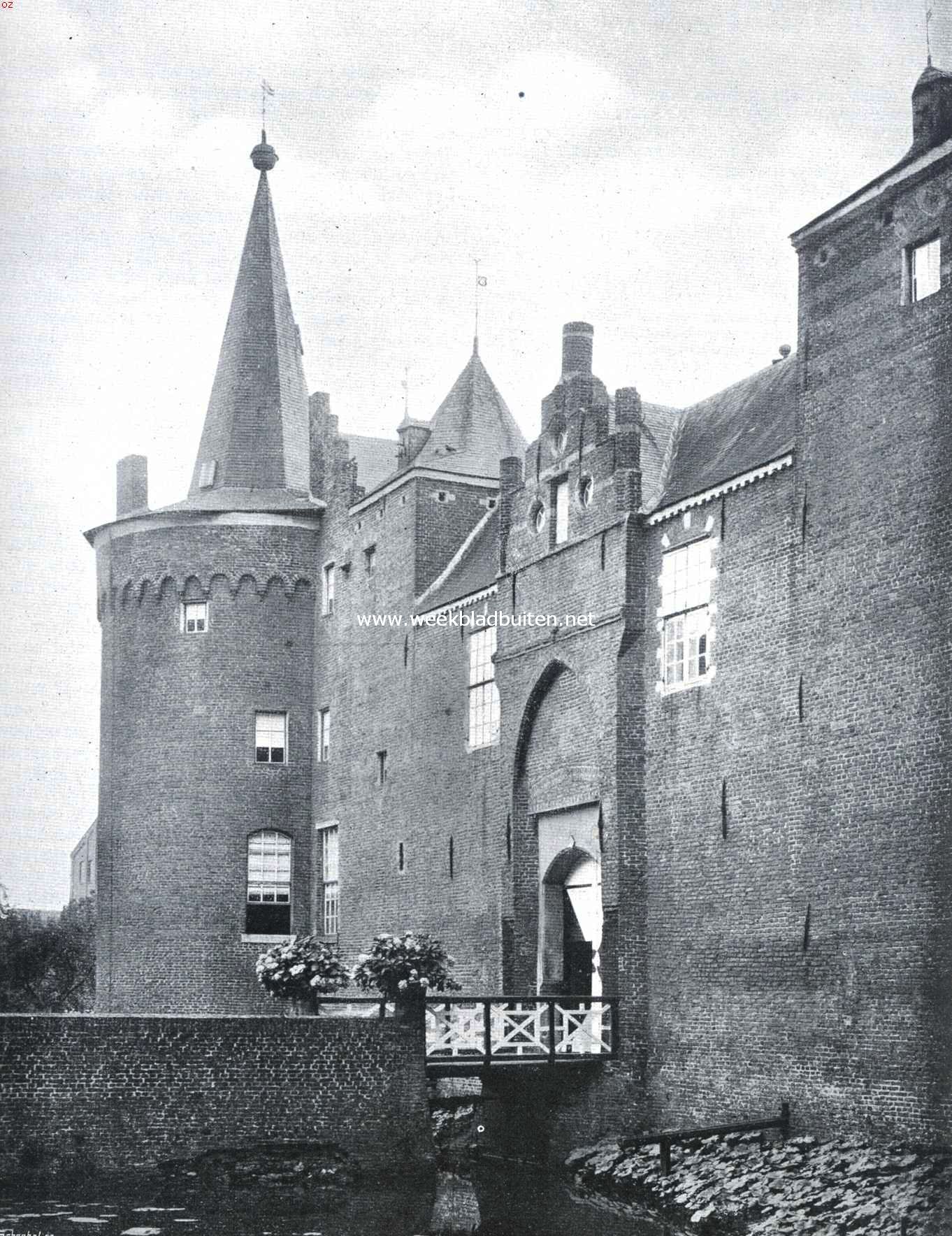 Helmond's nieuwe gemeentehuis. De ingang van het kasteel