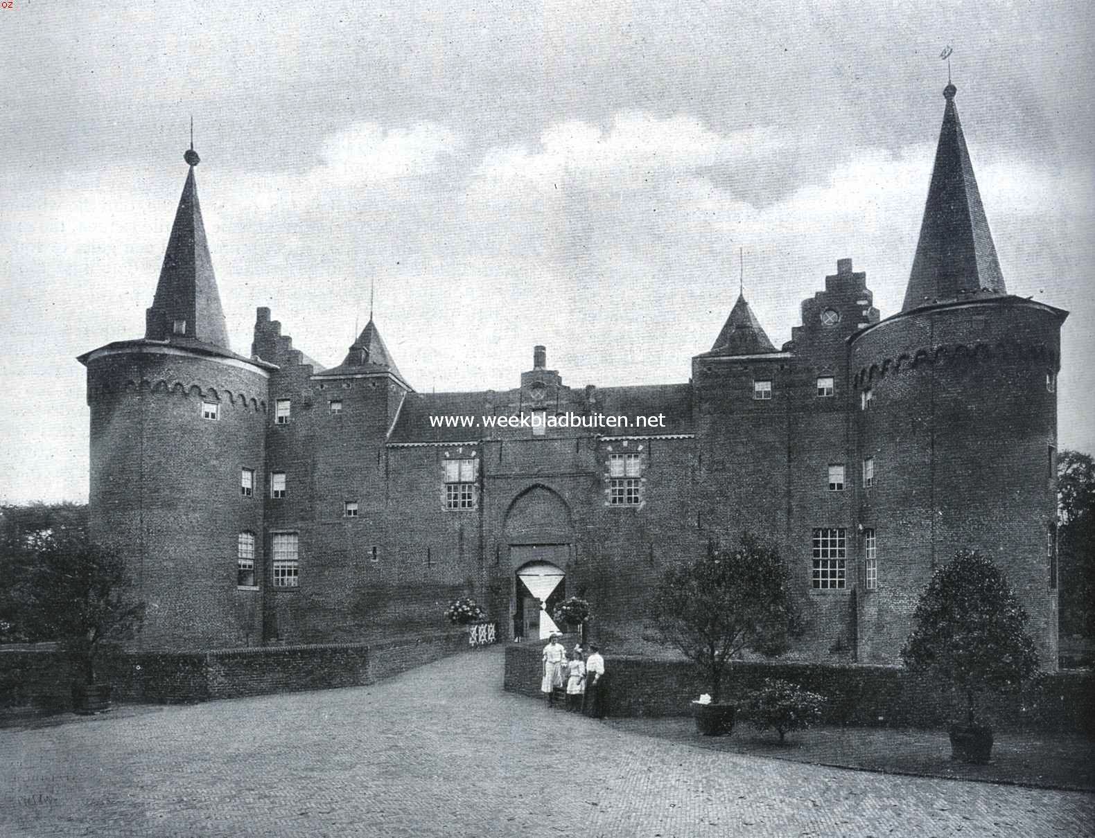 Helmond's nieuwe gemeentehuis. De voorgevel van het kasteel Helmond