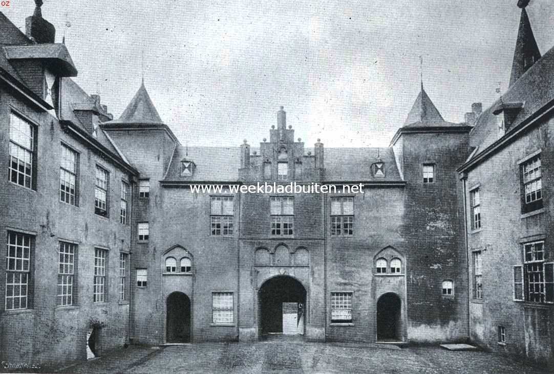 Helmond's nieuwe gemeentehuis. Het binnenplein van het kasteel Helmond