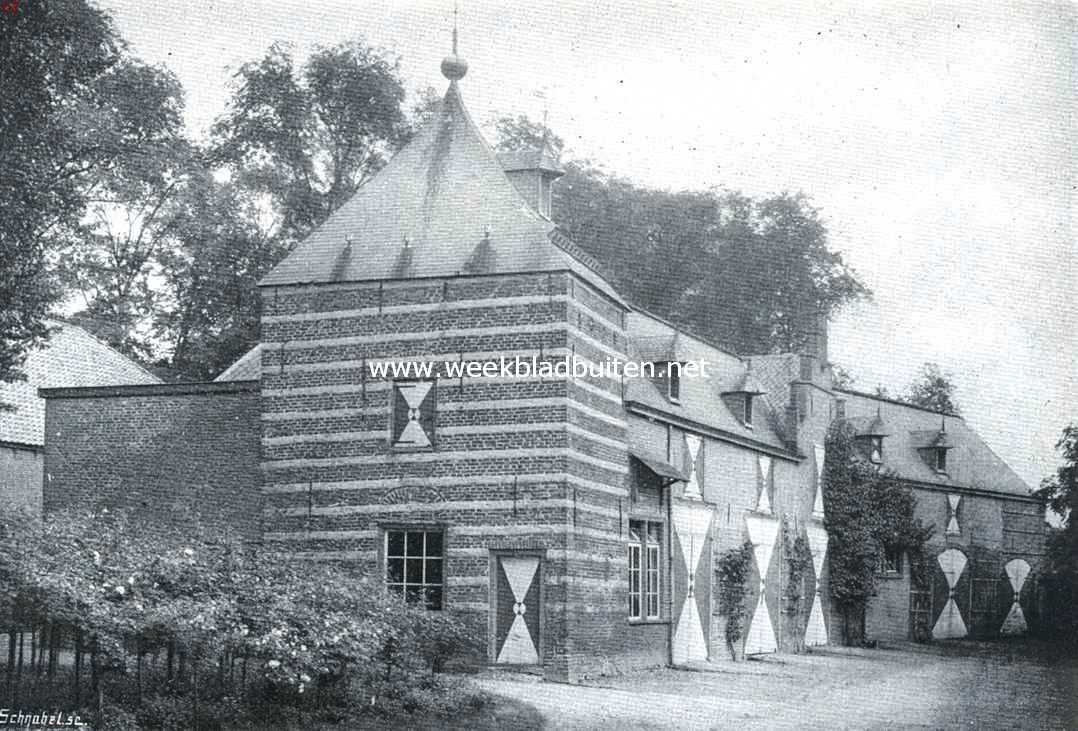 Helmond's nieuwe gemeentehuis. Een der wachttorens met stallen bij het kasteel Helmond