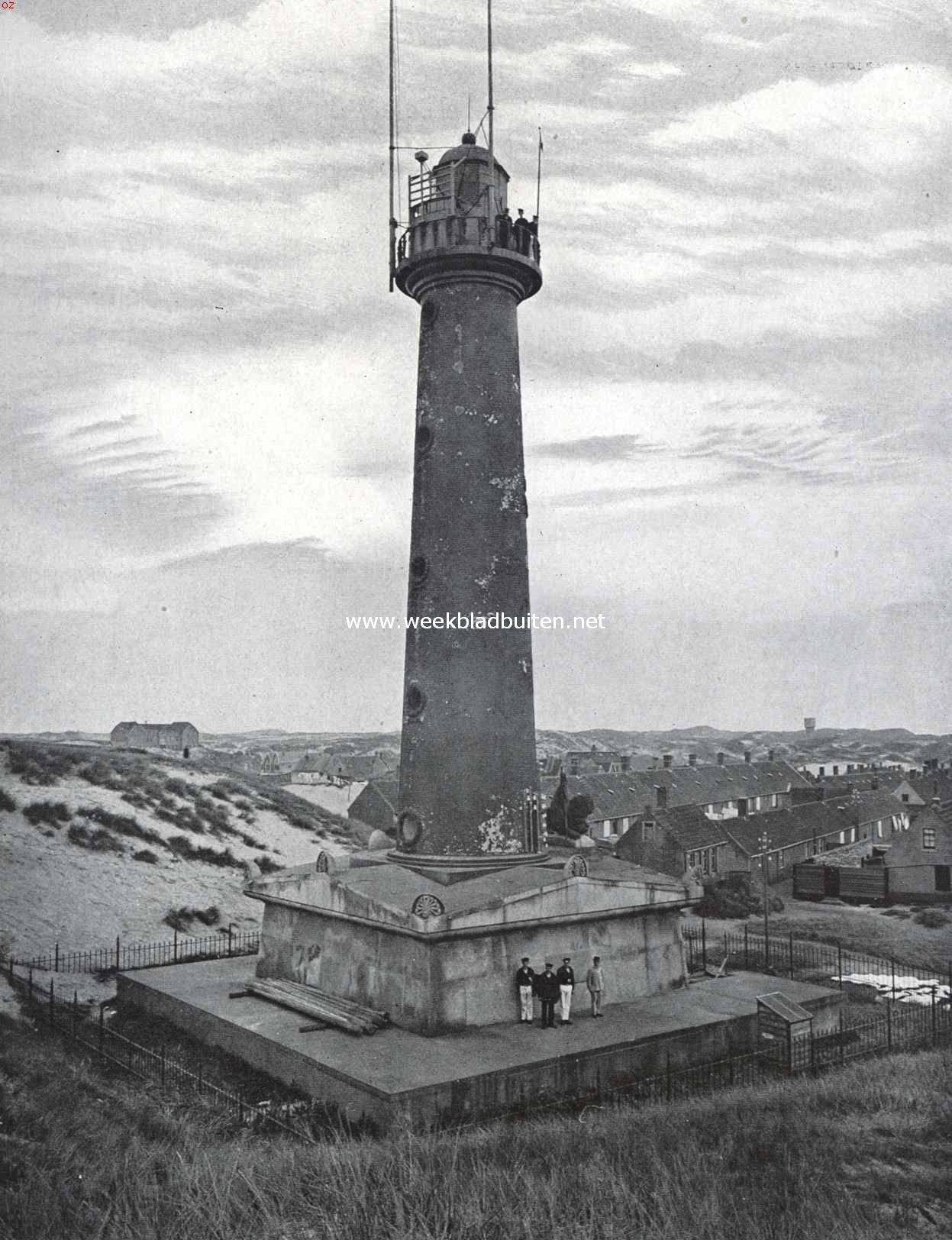 De Egmonden. De Van Speyk-vuurtoren te Egmond aan Zee