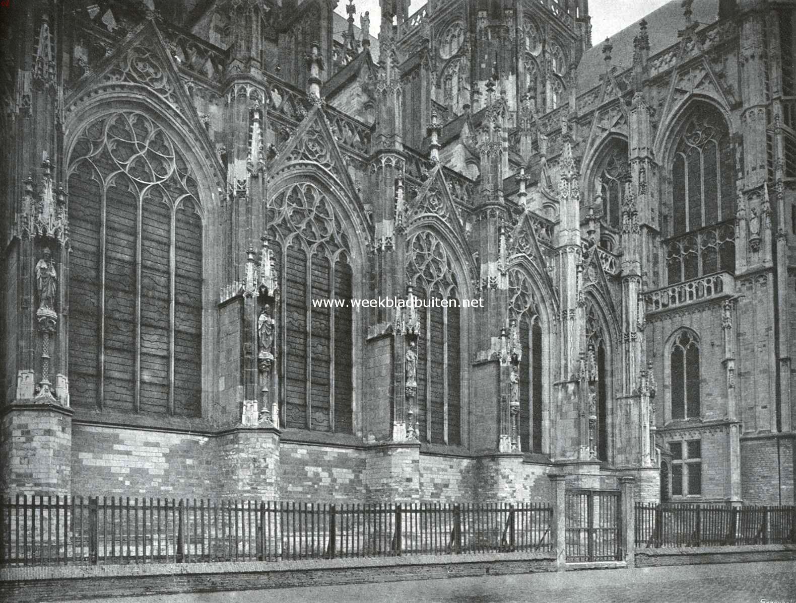 De St. Jans Kathedraal te 's Hertogenbosch. Dtail van den noordelijken muur