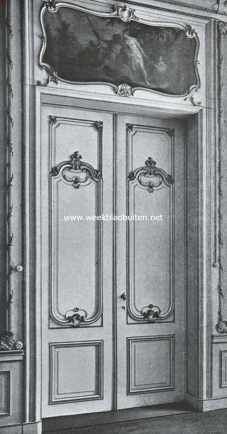 Het huis van Jan de Witt. Deur in Lodewijk XV-stijl tusschen rechterachter en rechtervoorsalon