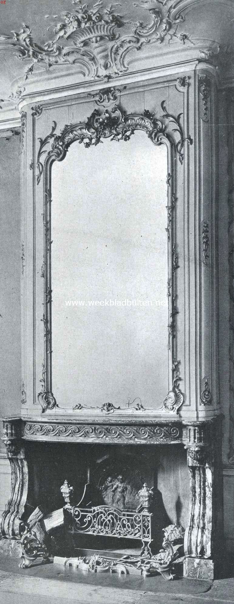 Het huis van Jan de Witt. Schoorsteen in Lodewijk XV-stijl in den rechterachtersalon