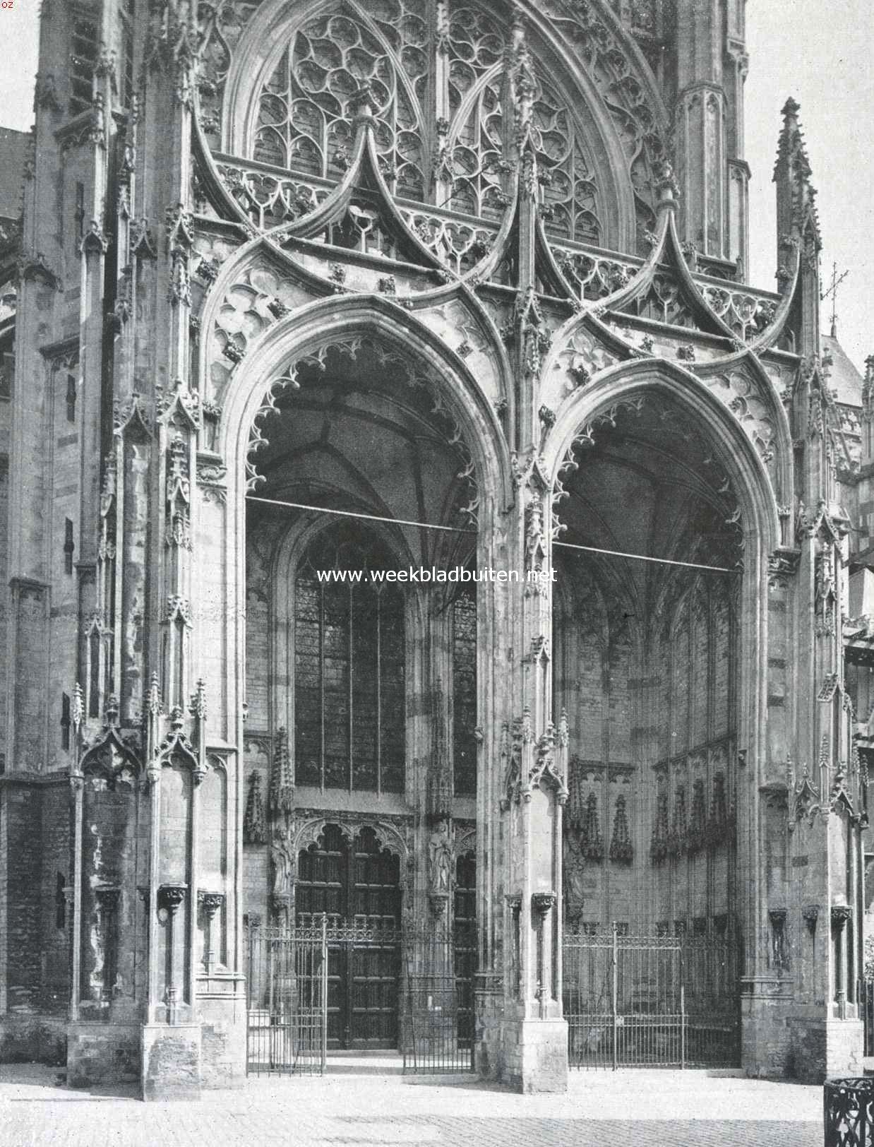 De St. Jans Kathedraal te 's Hertogenbosch. Het zuiderportaal