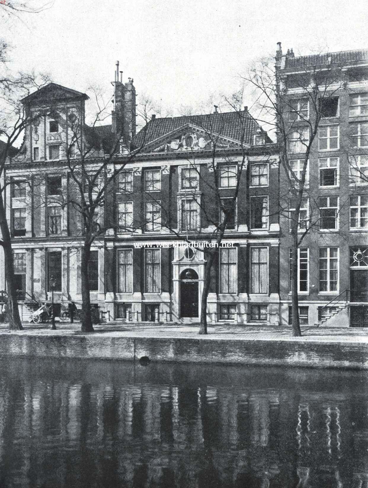 Een paar Oud-Amsterdamsche koopmanspaleizen. De huizen Heerengracht 388 (links) en 386 (rechts) bij de Leidschegracht