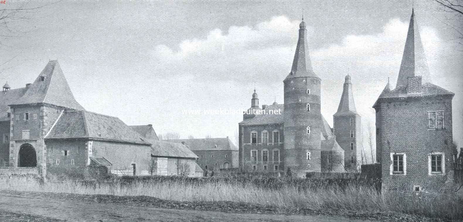 Het kasteel Hoensbroeck met voorpoort en bijgebouwen