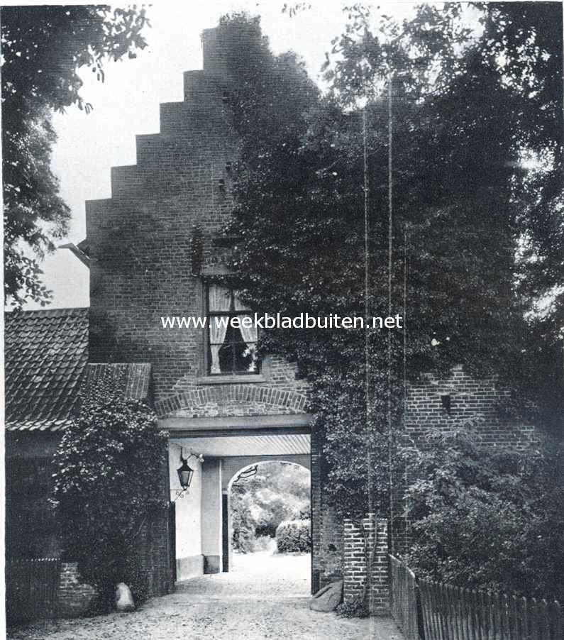 Het kasteel Rhijnestein. De voorpoort, buitenzijde