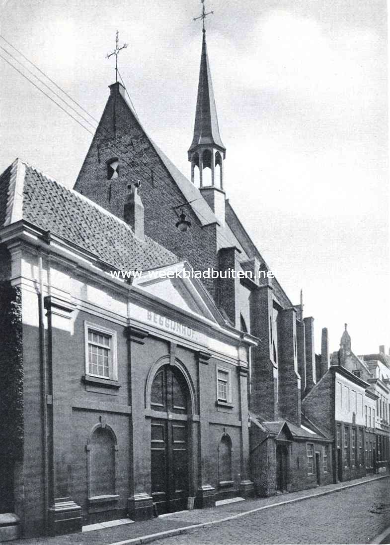 Het poortgebouw van het Begijnhof en de St. Wendelinskapel (Waalsche Kerk) aan de Catharinastraat te Breda
